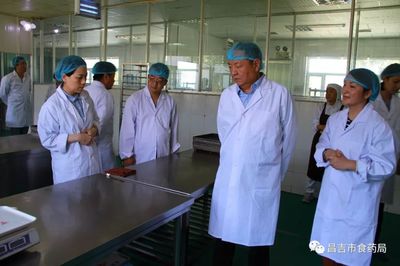 筑牢節(jié)日安全防線——自治區(qū)食藥監(jiān)局副局長王忠明深入昌吉開展節(jié)前市場供應(yīng)與食品安全專項(xiàng)檢查調(diào)研